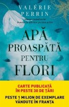 Apă proaspătă pentru flori