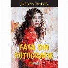 Fata din fotografie